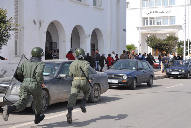 مُعطّلو النّاظور في اعتصام لثلاثة أيّام أمام عمالة الإقليم مُعطّلو النّاظور في اعتصام لثلاثة أيّام أمام عمالة الإقليم