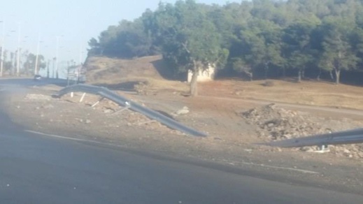 مستعملو طريق الناظور وبني أنصار يطالبون بتثبيت علامات التشوير الطرقي لتفادي وقوع الحوادث مستعملو طريق الناظور وبني أنصار يطالبون بتثبيت علامات التشوير الطرقي لتفادي وقوع الحوادث