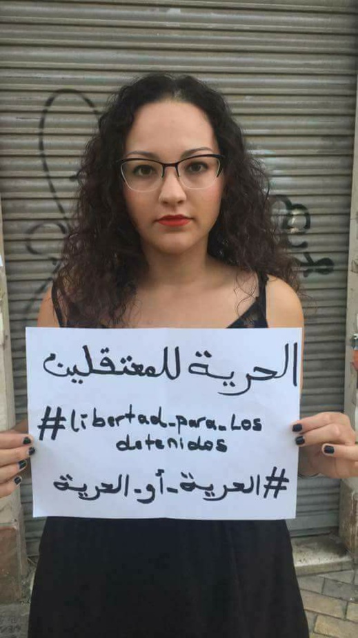 بالصور: الجالية والأجانب يغرقون الفايسبوك بلافتات تضامنية مع معتقلي الحراك تطالب بتحريرهم