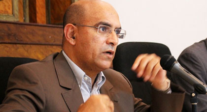 الناطق الرسمي باسم القصر الملكي سابقا  يكشف عن  السبب الحقيقي لتواجده  بمدينة الحسيمة 