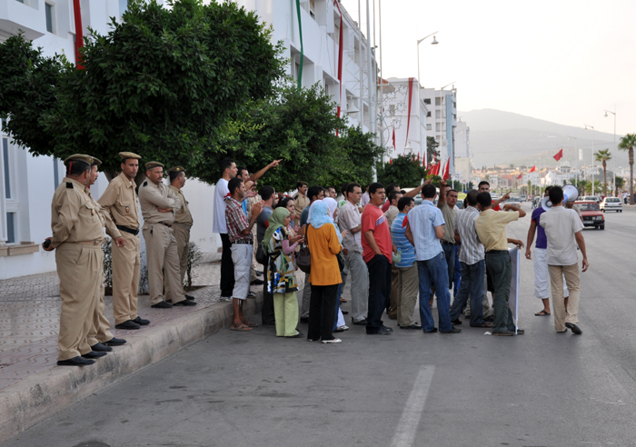 المعطلون يعتصمون أمام عمالة الناظور في أوقات مُتقطّعة لثلاثة أيّام