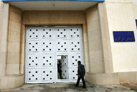 عفو ملكي لفائدة 346 شخصا بمناسبة ذكرى ثورة الملك والشعب عفو ملكي لفائدة 346 شخصا بمناسبة ذكرى ثورة الملك والشعب