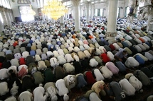 بريطانية تنطق بالشهادتين بُعيد صلاة الجُمعة بمسجد اولاد ابراهيم بريطانية تنطق بالشهادتين بُعيد صلاة الجُمعة بمسجد اولاد ابراهيم