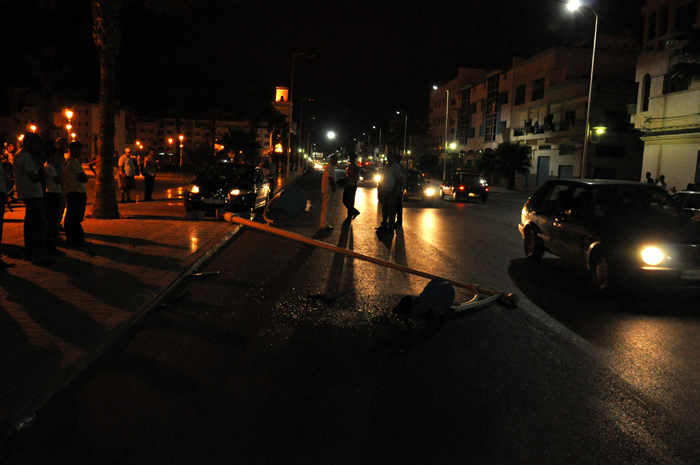 اصطدام سيارة بعمود الإنارة قرب الشبيبة اصطدام سيارة بعمود الإنارة قرب الشبيبة