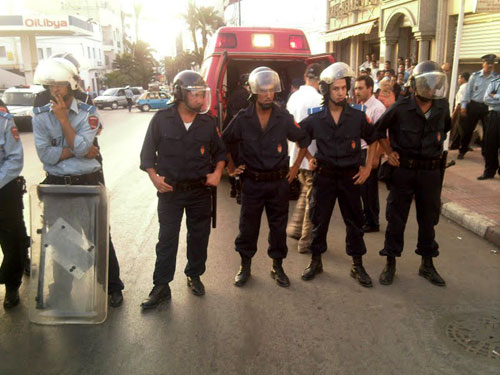 إصابات خطيرة في صفوف معطلي الحسيمة إثر تدخل وحشي لقوى القمع إصابات خطيرة في صفوف معطلي الحسيمة إثر تدخل وحشي لقوى القمع