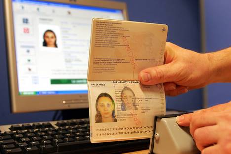 المغرب يقرر إحداث جواز السفر البيومتري بعد بطاقة التعريف الوطنية الإلكترونية