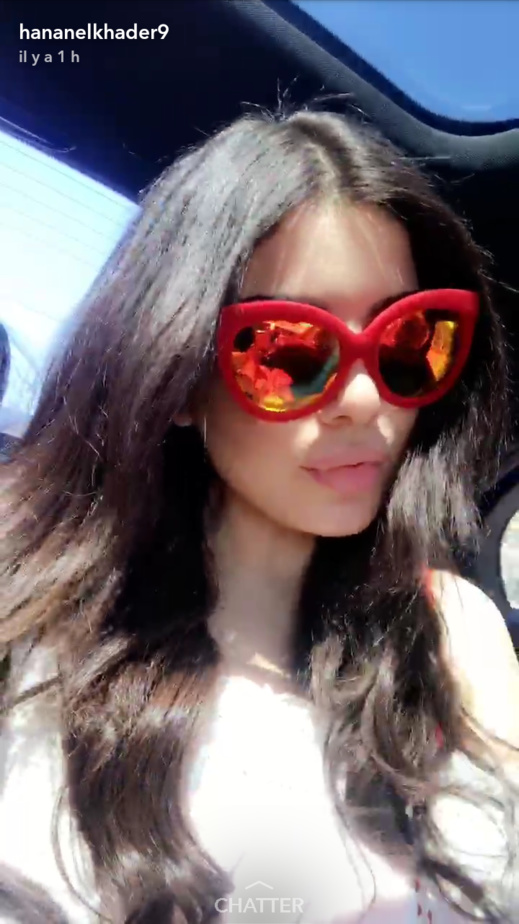 الفنانة الناظورية حنان لخضر تثير إعجاب متتبعيها بارتدائها نظارات شمسية جذابة الفنانة الناظورية حنان لخضر تثير إعجاب متتبعيها بارتدائها نظارات شمسية جذابة