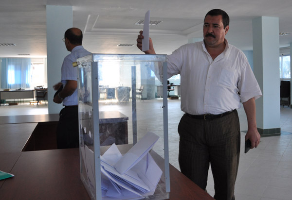 الرحموني يحسم بنسبة كبيرة في رئاسته للمجلس الإقليمي للناظور الرحموني يحسم بنسبة كبيرة في رئاسته للمجلس الإقليمي للناظور