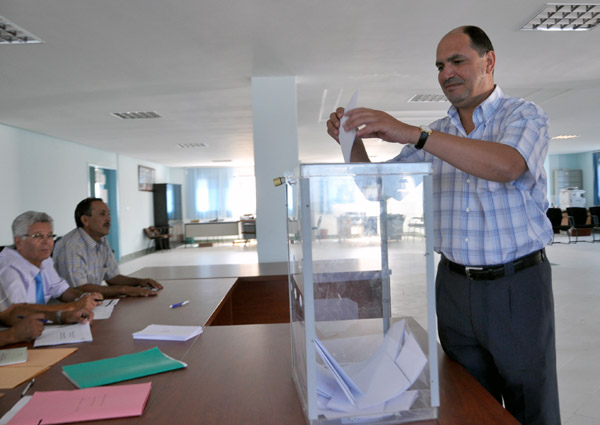 الرحموني يحسم بنسبة كبيرة في رئاسته للمجلس الإقليمي للناظور الرحموني يحسم بنسبة كبيرة في رئاسته للمجلس الإقليمي للناظور