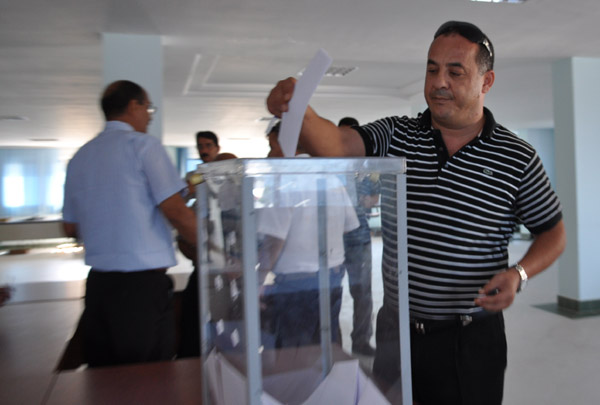 الرحموني يحسم بنسبة كبيرة في رئاسته للمجلس الإقليمي للناظور الرحموني يحسم بنسبة كبيرة في رئاسته للمجلس الإقليمي للناظور