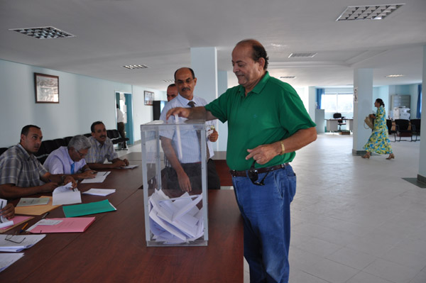 الرحموني يحسم بنسبة كبيرة في رئاسته للمجلس الإقليمي للناظور الرحموني يحسم بنسبة كبيرة في رئاسته للمجلس الإقليمي للناظور