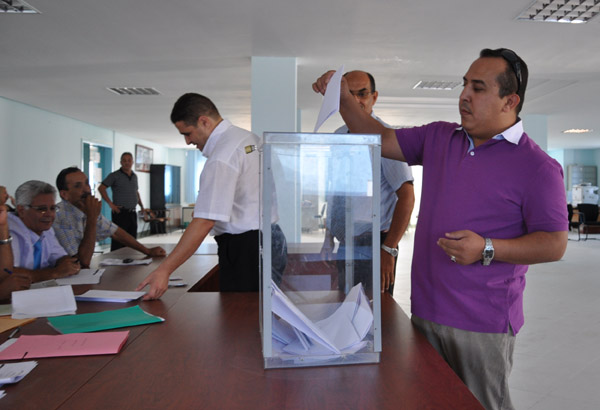 الرحموني يحسم بنسبة كبيرة في رئاسته للمجلس الإقليمي للناظور الرحموني يحسم بنسبة كبيرة في رئاسته للمجلس الإقليمي للناظور