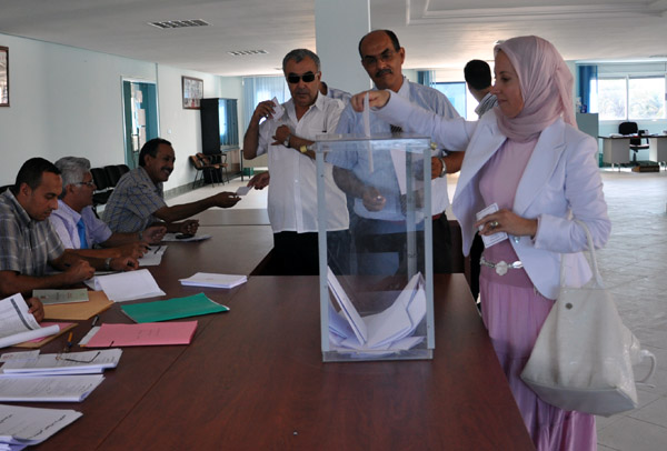 الرحموني يحسم بنسبة كبيرة في رئاسته للمجلس الإقليمي للناظور الرحموني يحسم بنسبة كبيرة في رئاسته للمجلس الإقليمي للناظور