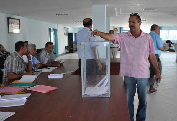 الرحموني يحسم بنسبة كبيرة في رئاسته للمجلس الإقليمي للناظور الرحموني يحسم بنسبة كبيرة في رئاسته للمجلس الإقليمي للناظور