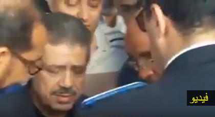مثير بالفيديو: قوات الأمن تحاصر شباط وسط احتجاجات موالين لحزب الاستقلال مثير بالفيديو: قوات الأمن تحاصر شباط وسط احتجاجات موالين لحزب الاستقلال