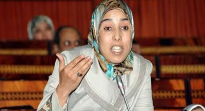 ماء العينين تعليقا على الفيديو الذي يظهر الزفزافي شبه عار: جهة ما تريد بالوطن الخراب ماء العينين تعليقا على الفيديو الذي يظهر الزفزافي شبه عار: جهة ما تريد بالوطن الخراب