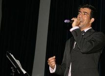 أمسية غنائية مُلتزمة تنال إقبال زوار المركب الثقافي أمسية غنائية مُلتزمة تنال إقبال زوار المركب الثقافي