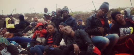 بالفيديو.. شاهدوا لحظات إقتحام مهاجرين لجزيرة مار الخاضعة للسيادة الإسبانية قبالة سواحل الحسيمة بالفيديو.. شاهدوا لحظات إقتحام مهاجرين لجزيرة مار الخاضعة للسيادة الإسبانية قبالة سواحل الحسيمة