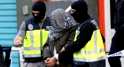 بعد فراره من الناظور إلى مليلية.. إسبانيا تعتقل زعيم خلية إرهابية جند حوالي 200 مقاتل لتنظيم داعش بعد فراره من الناظور إلى مليلية.. إسبانيا تعتقل زعيم خلية إرهابية جند حوالي 200 مقاتل لتنظيم داعش