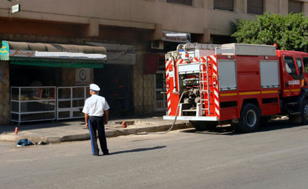 احتراق محل لبيع الحلويات الرمضانية بشارع الجيش الملكي احتراق محل لبيع الحلويات الرمضانية بشارع الجيش الملكي