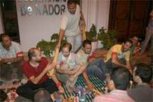 مُعطّلو النّاظور يفطرون ليومين بالعراء دفاعا عن حقوقهم مُعطّلو النّاظور يفطرون ليومين بالعراء دفاعا عن حقوقهم