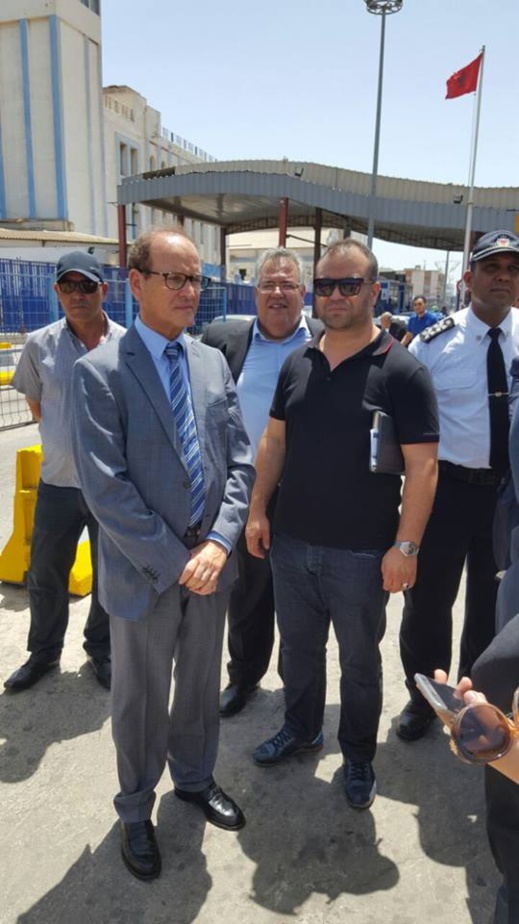 وفد برلماني يرافقه منتخبو الناظور يجري زيارة رسمية إلى معبر بني أنصار لتدارس إمكانية تسهيل عبور المغاربة وفد برلماني يرافقه منتخبو الناظور يجري زيارة رسمية إلى معبر بني أنصار لتدارس إمكانية تسهيل عبور المغاربة