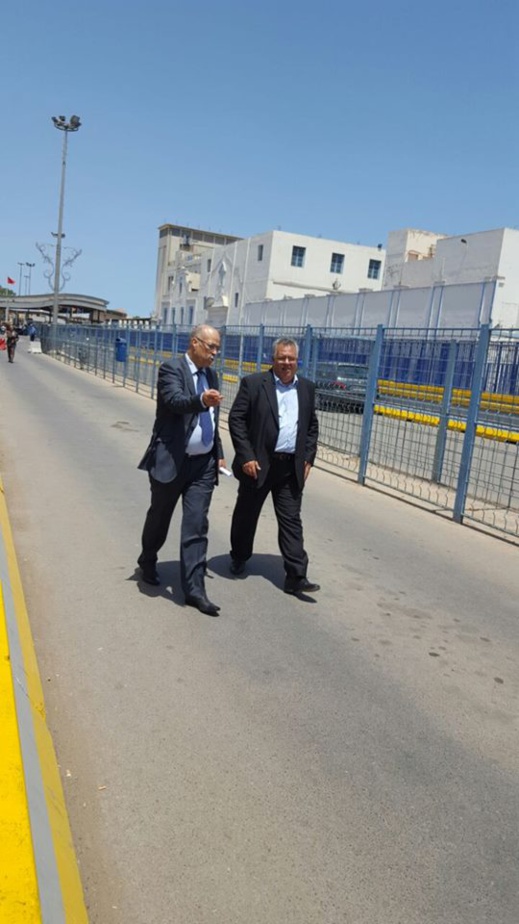 وفد برلماني يرافقه منتخبو الناظور يجري زيارة رسمية إلى معبر بني أنصار لتدارس إمكانية تسهيل عبور المغاربة وفد برلماني يرافقه منتخبو الناظور يجري زيارة رسمية إلى معبر بني أنصار لتدارس إمكانية تسهيل عبور المغاربة