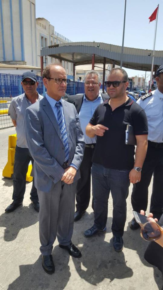 وفد برلماني يرافقه منتخبو الناظور يجري زيارة رسمية إلى معبر بني أنصار لتدارس إمكانية تسهيل عبور المغاربة وفد برلماني يرافقه منتخبو الناظور يجري زيارة رسمية إلى معبر بني أنصار لتدارس إمكانية تسهيل عبور المغاربة