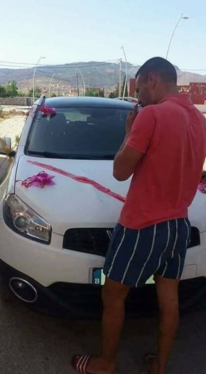 الطريف في مسيرة 20 يوليوز.. شبان من العروي يدخلون الحسيمة بطريقة ذكية بعد تمويههم رجال أمن الحواجز الطريف في مسيرة 20 يوليوز.. شبان من العروي يدخلون الحسيمة بطريقة ذكية بعد تمويههم رجال أمن الحواجز