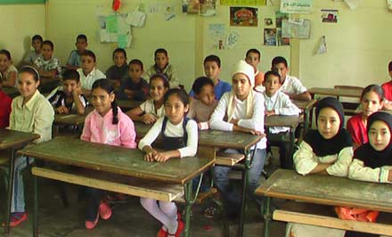 توزيع مساعدات على تلاميذ معوزين بالعروي توزيع مساعدات على تلاميذ معوزين بالعروي