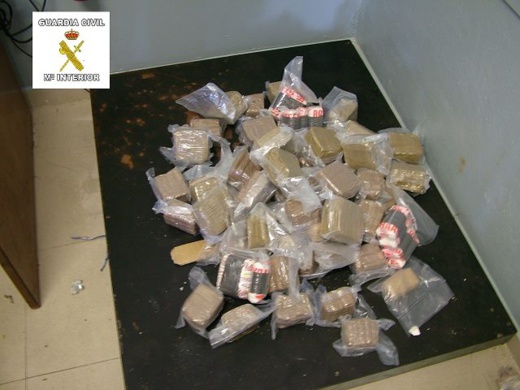 مليلية.. الحرس المدني الإسباني يوقف سيارة مزورة تحمل كمية مهمة من الحشيش مليلية.. الحرس المدني الإسباني يوقف سيارة مزورة تحمل كمية مهمة من الحشيش