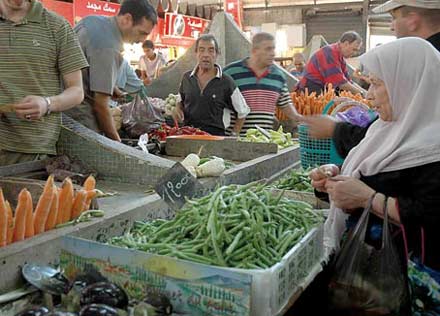 إرتفاع جنوني في أسعار الخضر و الفواكه قبيل العيد بالناظور إرتفاع جنوني في أسعار الخضر و الفواكه قبيل العيد بالناظور