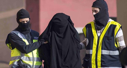 القضاء الاسباني يمنع المغربيات من ارتداء الحجاب داخل السجون القضاء الاسباني يمنع المغربيات من ارتداء الحجاب داخل السجون