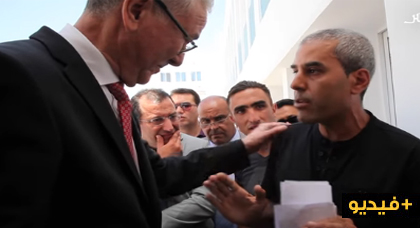 مهاجر مغربي لوزير الصحة بمستشفى الحسيمة: واش لي تصاب منا خاص نشدو طيارة نرجعوه للخارج مهاجر مغربي لوزير الصحة بمستشفى الحسيمة: واش لي تصاب منا خاص نشدو طيارة نرجعوه للخارج