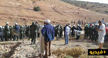 بالفيديو.. مواجهات عنيفة شاركت فيها النساء بين محتجين والقوات العمومية إستعملت فيها الحجارة بالفيديو.. مواجهات عنيفة شاركت فيها النساء بين محتجين والقوات العمومية إستعملت فيها الحجارة