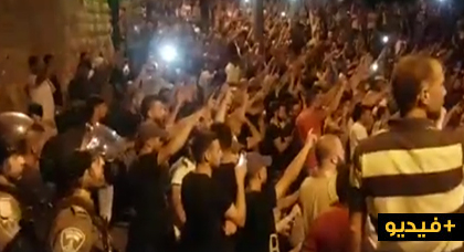 بالفيديو.. مقدسيون يؤدون قسم الدفاع عن المسجد الأقصى بطريقة مشابهة لقسم الحراك الشعبي بالفيديو.. مقدسيون يؤدون قسم الدفاع عن المسجد الأقصى بطريقة مشابهة لقسم الحراك الشعبي