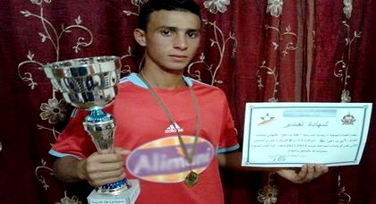 مثير.. شرطة بني بوعياش تعتقل أحد لاعبي فريق شباب الريف لهذا السبب مثير.. شرطة بني بوعياش تعتقل أحد لاعبي فريق شباب الريف لهذا السبب