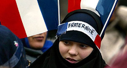 الحكومة الفرنسية تغلق مركزاً للتوعية ضد التطرف الاسلامي