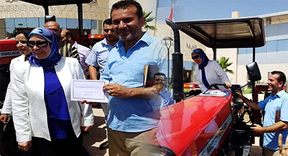 بعد غرسها ل150 هكتار من أشجار الزيتون و الخروب.. جمعية الصداقة تتسلم جرار فلاحي بعد غرسها ل150 هكتار من أشجار الزيتون و الخروب.. جمعية الصداقة تتسلم جرار فلاحي