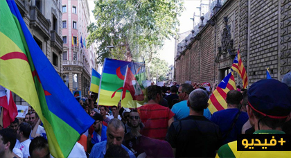 نشطاء دياسبورا يحتجون ضمن مسيرة وسط "برشلونة" للمطالبة بالإفراج عن باقي معتقلي حراك الريف