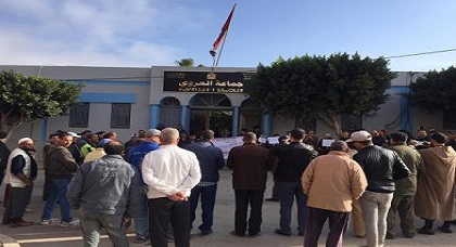 حزب يساري بالعروي: المجلس غير قادر على الاستجابة لمطالب الساكنة ونحمل السلطات مسؤولية احتقان الوضع حزب يساري بالعروي: المجلس غير قادر على الاستجابة لمطالب الساكنة ونحمل السلطات مسؤولية احتقان الوضع