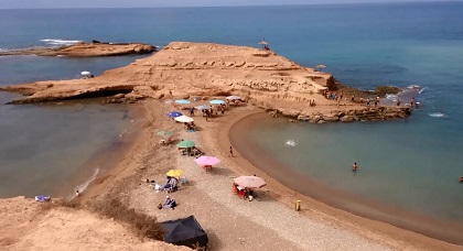 مجلة أمريكية شهيرة تصنف شاطئ "تماضت" بالناظور ضمن 10 أجمل شطآن العالم لهذا السبب مجلة أمريكية شهيرة تصنف شاطئ "تماضت" بالناظور ضمن 10 أجمل شطآن العالم لهذا السبب