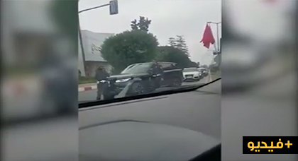 بالفيديو.. شاهد سائق سيارة رباعية الدفع يحاول دهس شرطية وسط الشارع العام بالفيديو.. شاهد سائق سيارة رباعية الدفع يحاول دهس شرطية وسط الشارع العام