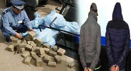 توقيف شخصين حاولا تهريب حوالي 100 كلغ من المخدرات على متن حافلة للنقل الدولي بميناء طنجة توقيف شخصين حاولا تهريب حوالي 100 كلغ من المخدرات على متن حافلة للنقل الدولي بميناء طنجة