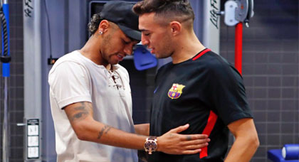 بعد أن أعلن رحيله عن برشلونة.. نيمار يودع اللاعب الناظوري منير الحدادي بعد أن أعلن رحيله عن برشلونة.. نيمار يودع اللاعب الناظوري منير الحدادي