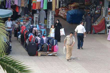 المركب التجاري يشتكي المُتجوّلين واللصوص والمُتسولين والمكتب الوطني للكهرباء المركب التجاري يشتكي المُتجوّلين واللصوص والمُتسولين والمكتب الوطني للكهرباء