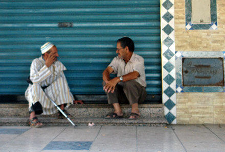 مقاهي أزغنغان تغلق أبوابها في إضراب مفتوح مقاهي أزغنغان تغلق أبوابها في إضراب مفتوح