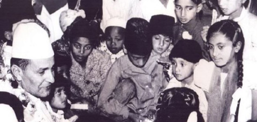 هذه أبرز مضامين كتاب "الخطابي في لارينيون" الذي تسلمه الملك بمناسبة عيد العرش هذه أبرز مضامين كتاب "الخطابي في لارينيون" الذي تسلمه الملك بمناسبة عيد العرش