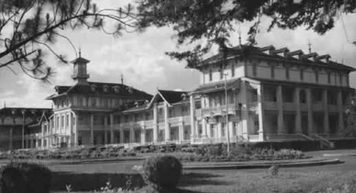 هذه أبرز مضامين كتاب "الخطابي في لارينيون" الذي تسلمه الملك بمناسبة عيد العرش هذه أبرز مضامين كتاب "الخطابي في لارينيون" الذي تسلمه الملك بمناسبة عيد العرش