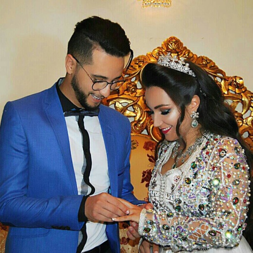 إبن الحسيمة الفنان طارق فريح يشارك جمهوره حفل زفافه إبن الحسيمة الفنان طارق فريح يشارك جمهوره حفل زفافه